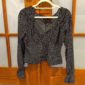 Cropped romantic black and pink sweetheart lace top in great condition!​​​​​​